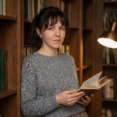 Канал Кофе с шарлоткой и шелест страниц☕️📖 в мессенджере MAX — 2 506 подписчиков