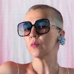Канал LENKA_SHOPAHOLIC в мессенджере MAX — 1 032 подписчика