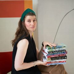 Канал Книжки и жизнь Маришки 👑 в мессенджере MAX — 2 209 подписчиков