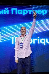 Канал amoCRM + AI | Продажи и бизнес в мессенджере MAX — 16 подписчиков