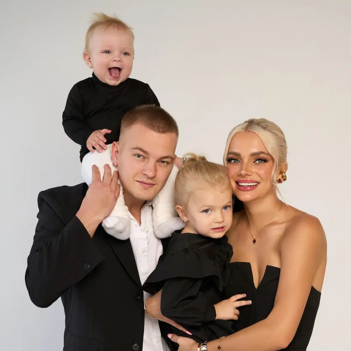 Канал КАТЯ ДИМА в мессенджере MAX — 10 998 подписчиков