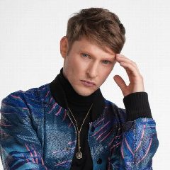 Канал RevoльveRS в мессенджере MAX — 1 052 подписчика
